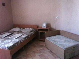 Гостиница Guest house on Volnistaya 66 Севастополь Номер с 1 двуспальной кроватью или 2 односпальными кроватями и ванной комнатой-1