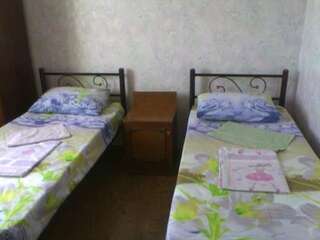 Гостиница Guest house on Volnistaya 66 Севастополь Номер с 1 двуспальной кроватью или 2 односпальными кроватями и ванной комнатой-4